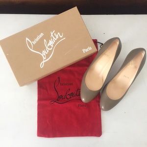 Auth Christian Louboutin tan leather heels. 38.5